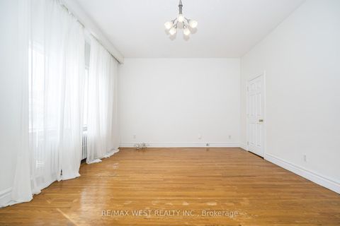 Photo 32 at 404 Manning Avenue, Little Italy, Toronto