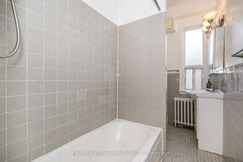 Photo 37 at 404 Manning Avenue, Little Italy, Toronto