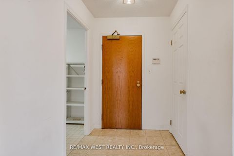 Photo 4 at 411 - 1 Aberfoyle Crescent, City Centre West, Toronto