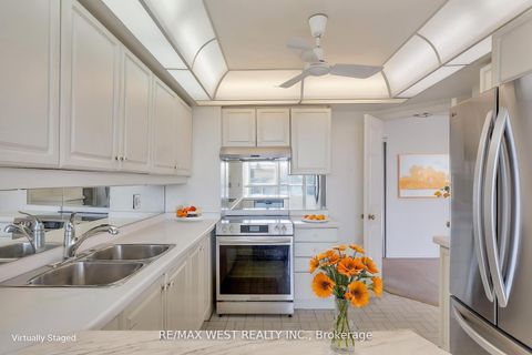 Photo 10 at 411 - 1 Aberfoyle Crescent, City Centre West, Toronto