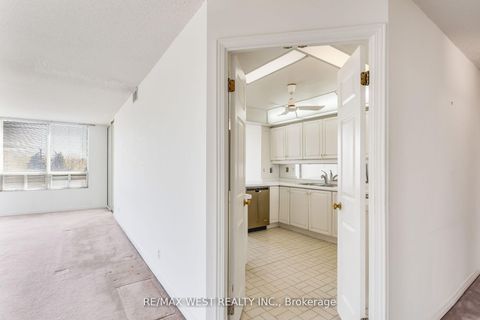 Photo 22 at 411 - 1 Aberfoyle Crescent, City Centre West, Toronto