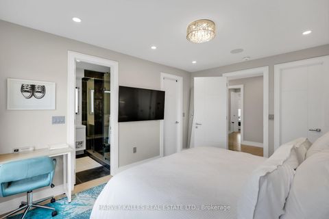 Photo 22 at 35 Wilmington Avenue, Bathurst Manor, Toronto