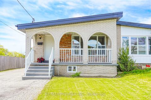 Photo 2 at 14 Yatescastle Drive, Jane Heights, Toronto