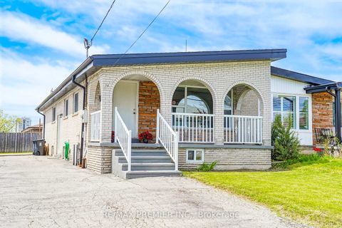 Photo 3 at 14 Yatescastle Drive, Jane Heights, Toronto