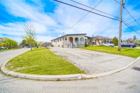 Photo 4 at 14 Yatescastle Drive, Jane Heights, Toronto