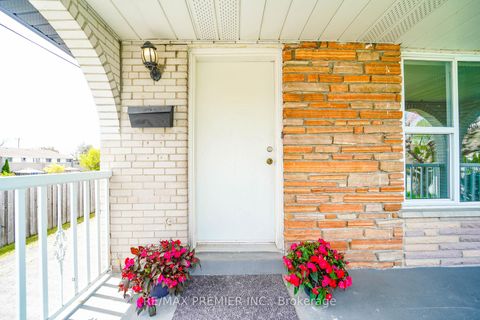 Photo 9 at 14 Yatescastle Drive, Jane Heights, Toronto