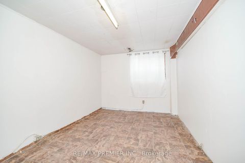 Photo 30 at 14 Yatescastle Drive, Jane Heights, Toronto