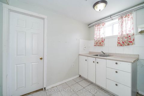 Photo 35 at 14 Yatescastle Drive, Jane Heights, Toronto