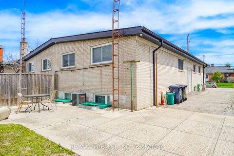 Photo 39 at 14 Yatescastle Drive, Jane Heights, Toronto