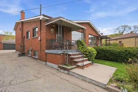 Photo 1 at 54 Gotham Court, Amesbury, Toronto