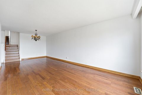 Photo 5 at 54 Gotham Court, Amesbury, Toronto