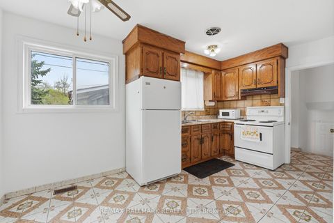 Photo 7 at 54 Gotham Court, Amesbury, Toronto