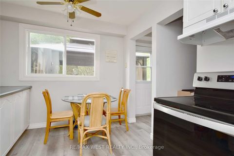 Photo 2 at 77 Carlton Road, Cundles East, Barrie