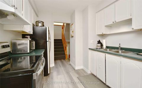 Photo 4 at 77 Carlton Road, Cundles East, Barrie