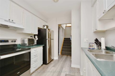 Photo 5 at 77 Carlton Road, Cundles East, Barrie
