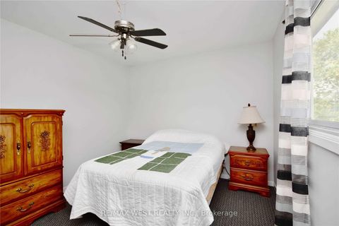 Photo 11 at 77 Carlton Road, Cundles East, Barrie