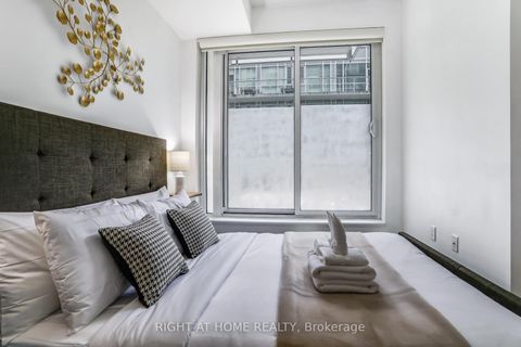 Photo 12 at 311 - 199 Richmond Street W, Waterfront Communities C1, Toronto