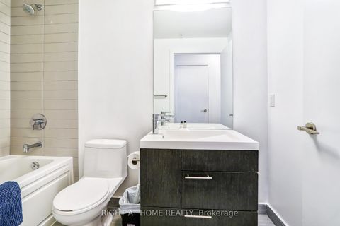 Photo 15 at 311 - 199 Richmond Street W, Waterfront Communities C1, Toronto