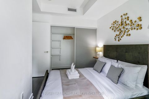 Photo 18 at 311 - 199 Richmond Street W, Waterfront Communities C1, Toronto
