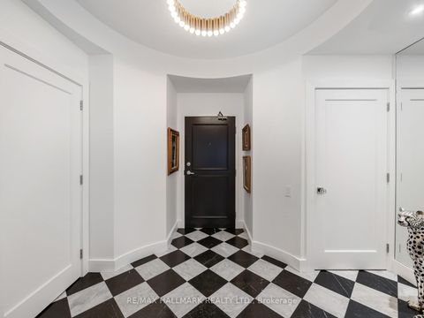 Photo 4 at 716 - 20 Scrivener Square, Moore Park, Toronto
