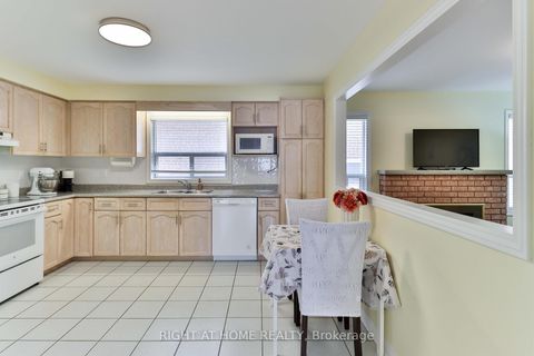 Photo 7 at 459 Maple Leaf Drive, Maple Leaf, Toronto