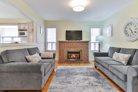Photo 8 at 459 Maple Leaf Drive, Maple Leaf, Toronto