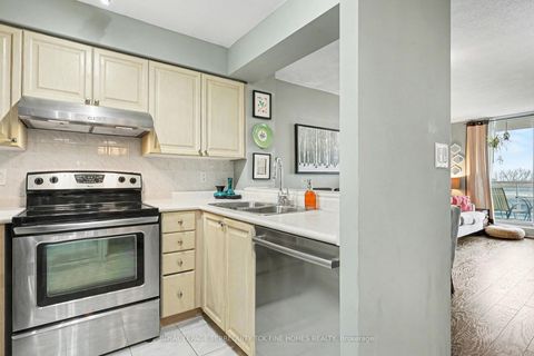 Photo 6 at 1009 - 398 Eglinton Avenue E, Mount Pleasant East, Toronto