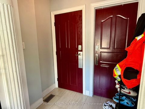 Photo 2 at 132 Brookhaven Drive, Amesbury, Toronto