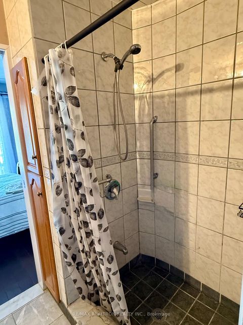Photo 6 at 132 Brookhaven Drive, Amesbury, Toronto