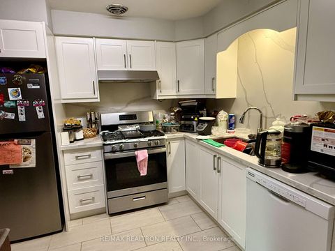 Photo 7 at 132 Brookhaven Drive, Amesbury, Toronto