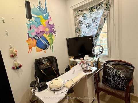 Photo 11 at 132 Brookhaven Drive, Amesbury, Toronto