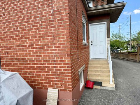 Photo 12 at 132 Brookhaven Drive, Amesbury, Toronto