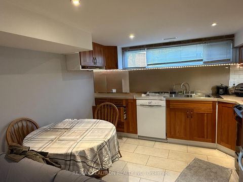 Photo 13 at 132 Brookhaven Drive, Amesbury, Toronto