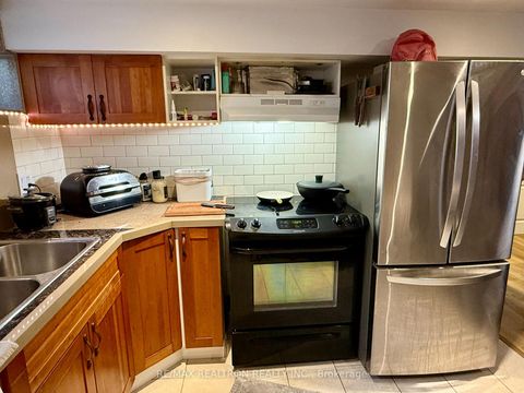 Photo 14 at 132 Brookhaven Drive, Amesbury, Toronto
