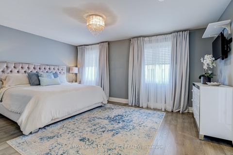 Photo 11 at 21 Amparo Drive, Vellore Village, Vaughan