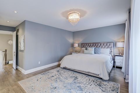 Photo 12 at 21 Amparo Drive, Vellore Village, Vaughan