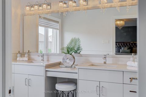 Photo 15 at 21 Amparo Drive, Vellore Village, Vaughan