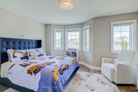 Photo 16 at 21 Amparo Drive, Vellore Village, Vaughan