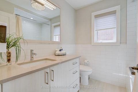 Photo 19 at 21 Amparo Drive, Vellore Village, Vaughan