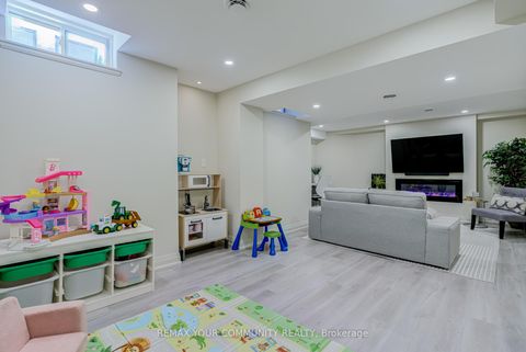 Photo 26 at 21 Amparo Drive, Vellore Village, Vaughan