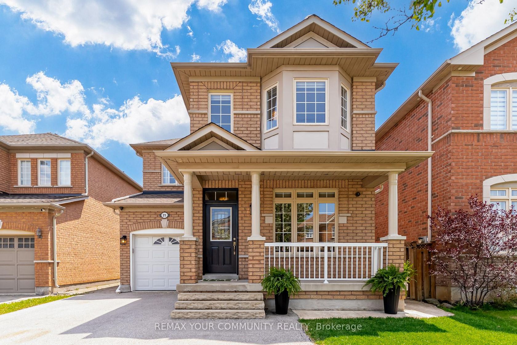 21 Amparo Drive, Vellore Village, Vaughan photo 2