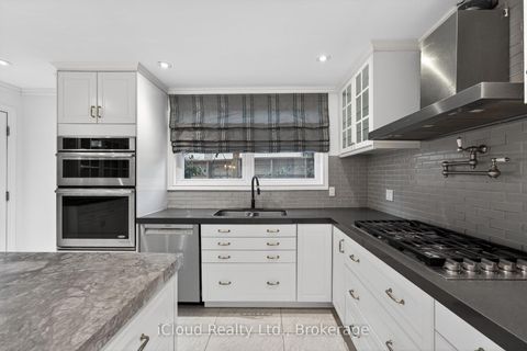 Photo 6 at 52 Montressor Drive, Windfields, Toronto
