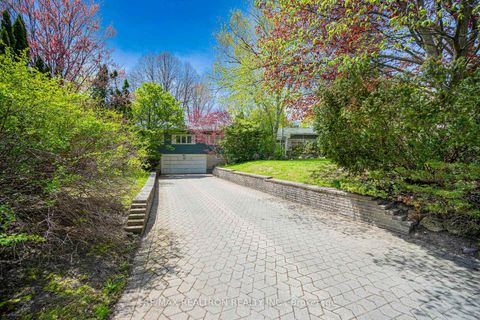 Photo 0 at 25 Vernham Court, Windfields, Toronto