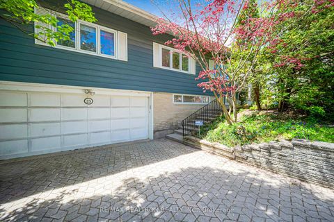 Photo 1 at 25 Vernham Court, Windfields, Toronto