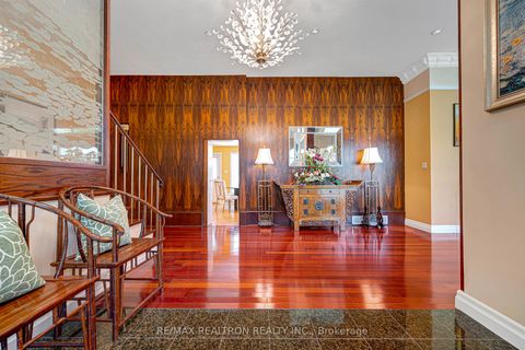Photo 4 at 25 Vernham Court, Windfields, Toronto