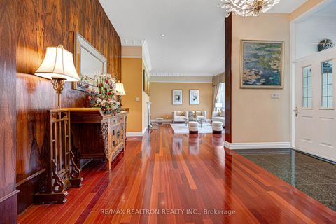Photo 5 at 25 Vernham Court, Windfields, Toronto