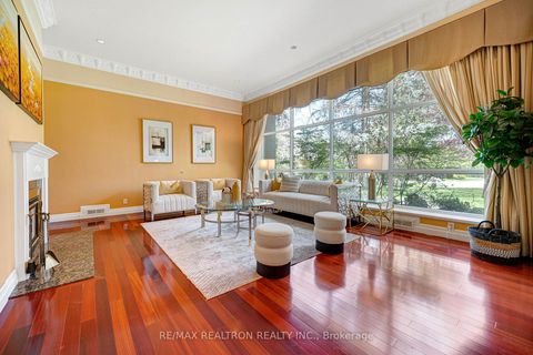 Photo 7 at 25 Vernham Court, Windfields, Toronto