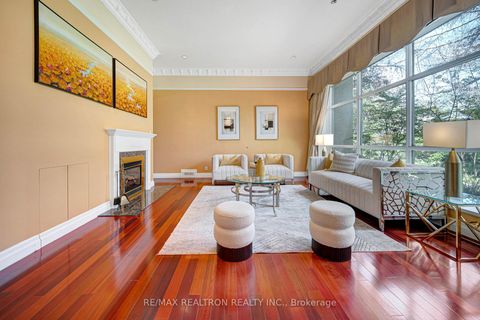 Photo 8 at 25 Vernham Court, Windfields, Toronto
