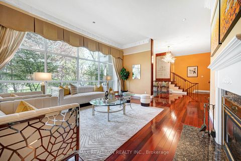 Photo 11 at 25 Vernham Court, Windfields, Toronto