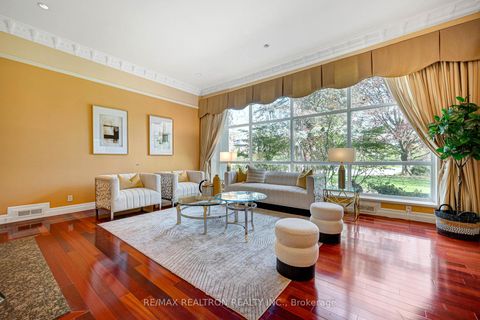 Photo 12 at 25 Vernham Court, Windfields, Toronto